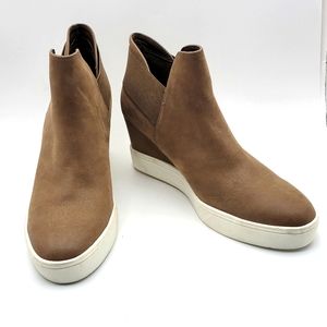 NEW NEW NEW!!! Maurices Wedge Sneaker Size 11M.  S1053